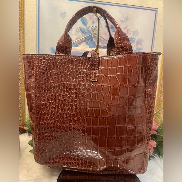 Harper & Hyde Croc Embossed Vegan Leather Tote - Picture 2 of 9